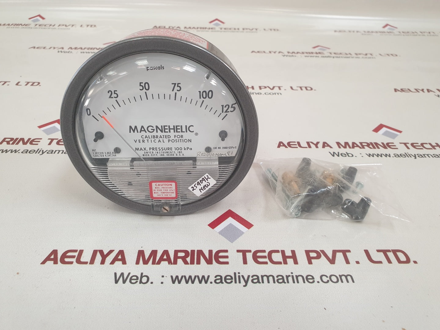 Dwyer 2000-125Pa Magnehelic Differential Pressure Gauge