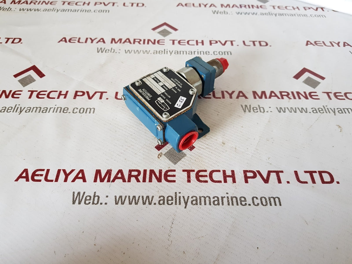 amot-controls-8252m-2bkv2-aa-pressure-switch-aeliya-marine