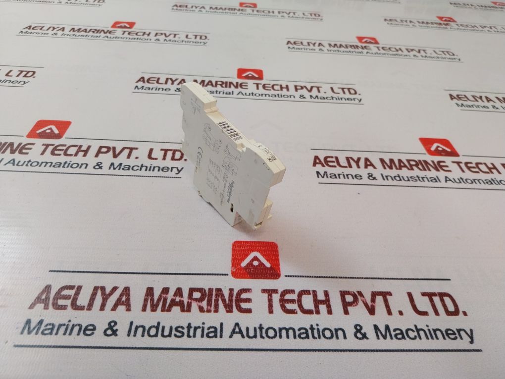 One New Schneider Auxiliary Switch OF 26924 In Box Fast Delivery - Foto 5