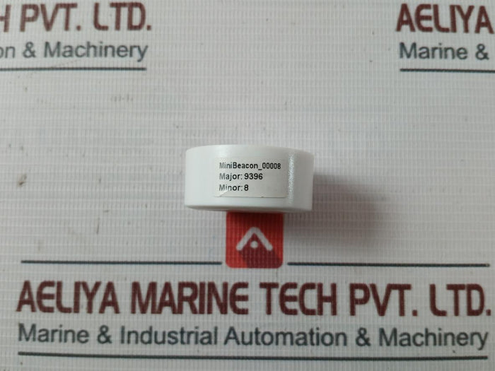 00008-round-shape-white-case-mini-beacon-unit