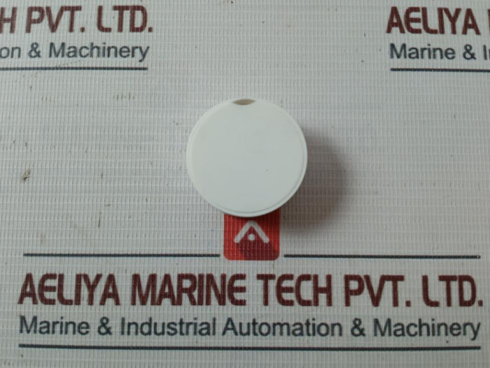 00008-round-shape-white-case-mini-beacon-unit