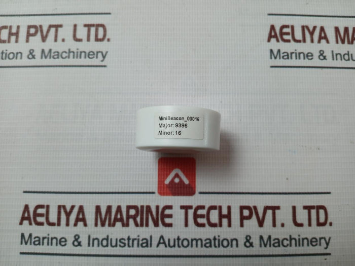 00016-round-shape-white-case-mini-beacon-unit