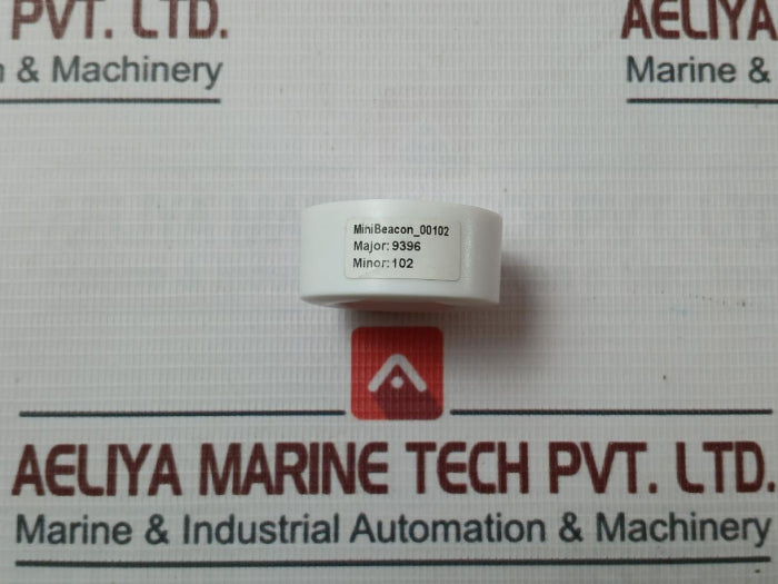 00102-round-shape-white-case-mini-beacon-unit