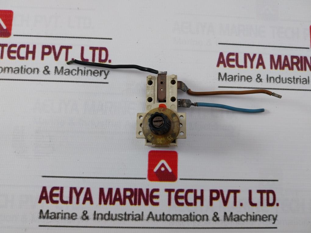 143171 Panel Mount Thermostat 16/250~ 10-50 C