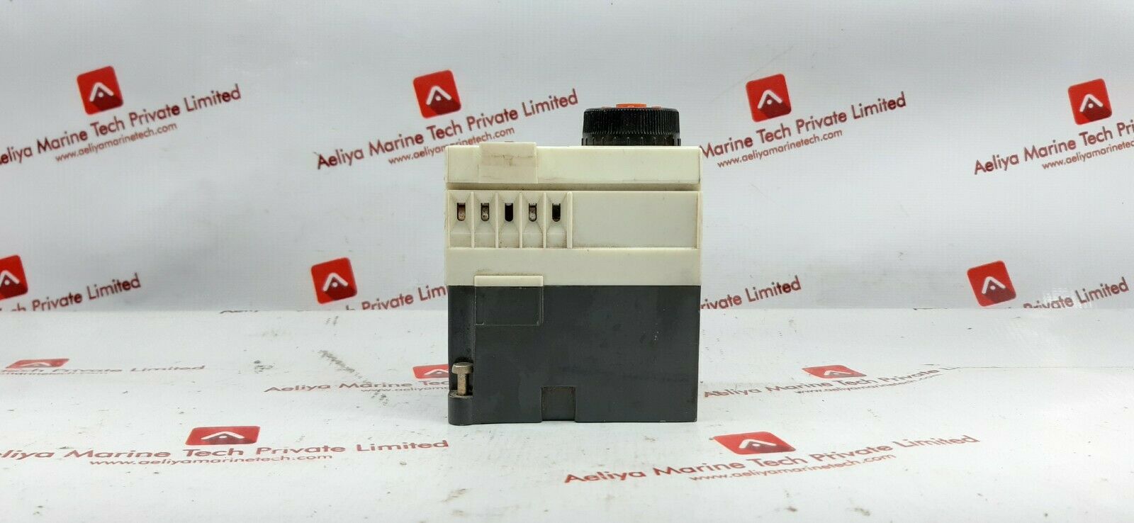Telemecanique ca2-ft141 relay 220v 60hz