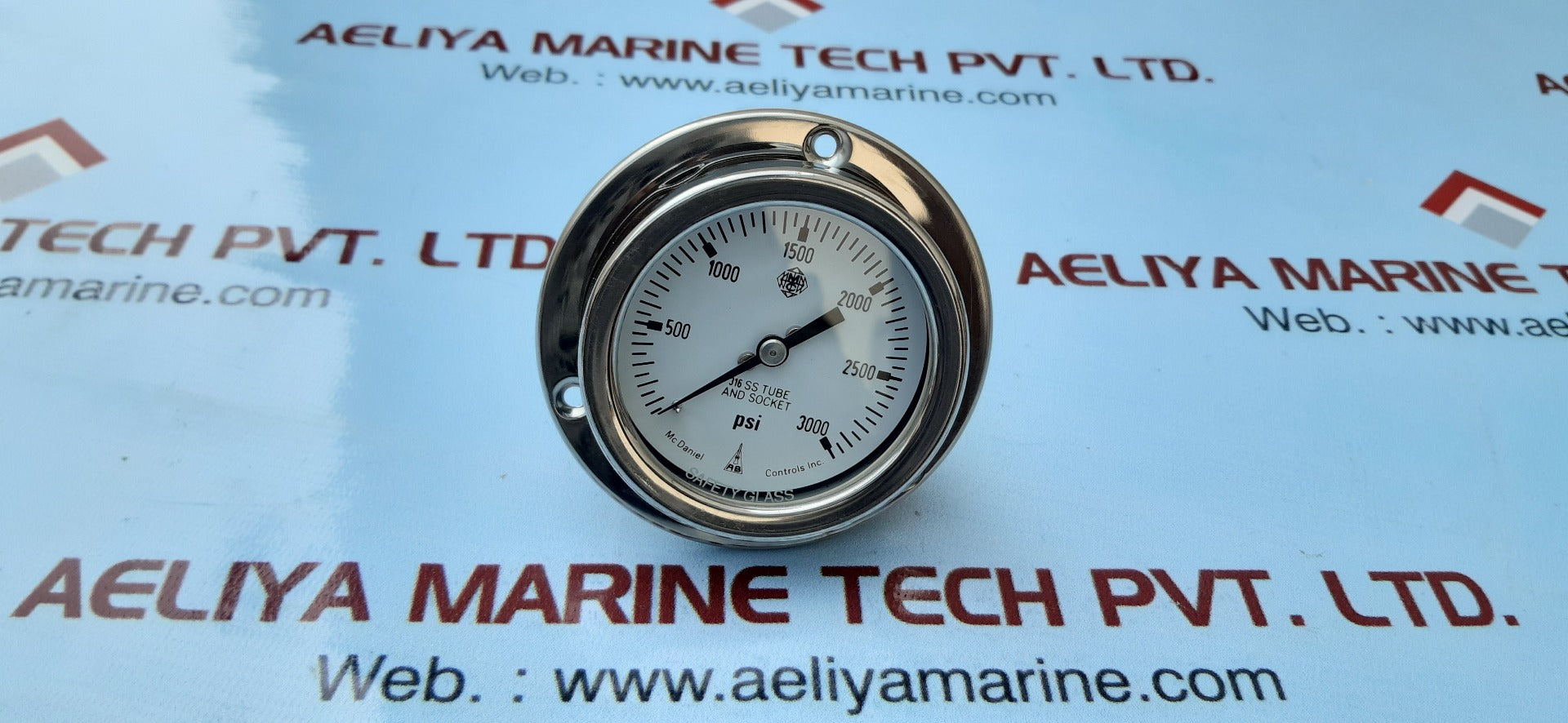 Mc daniel tube and socket 316ss pressure gauge 0-3000 psi