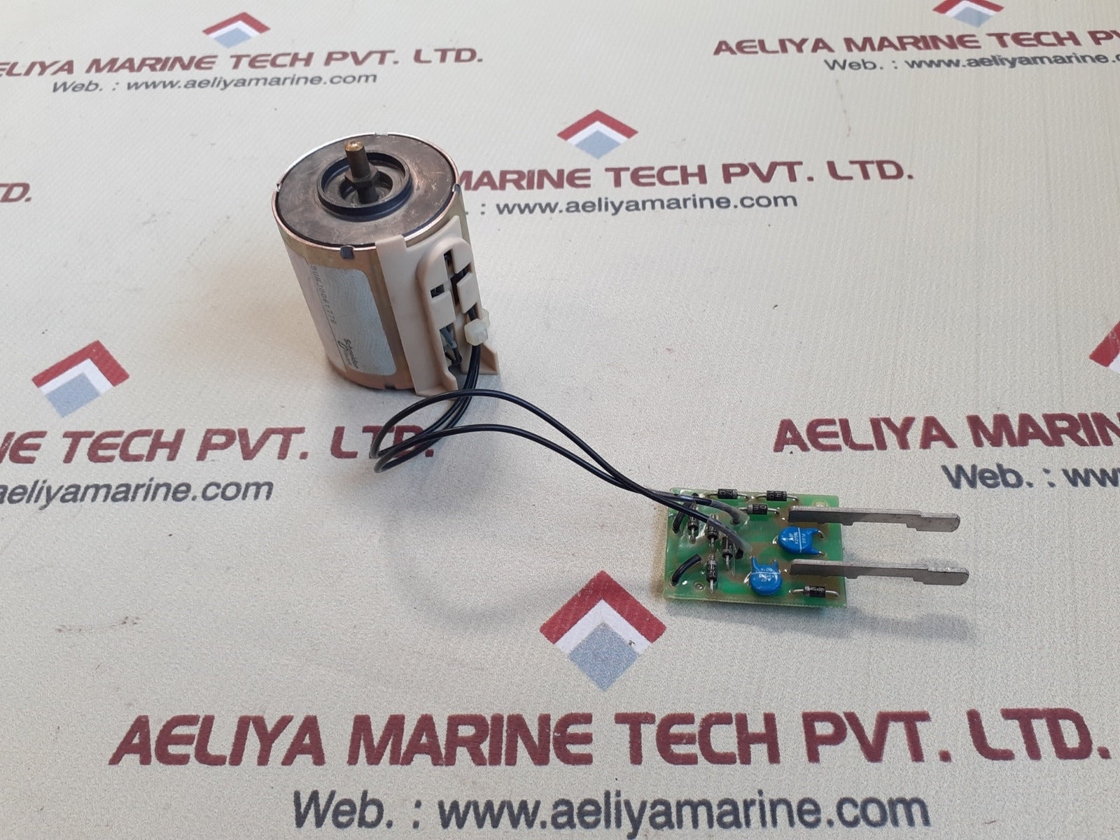 Schneider electric 685 654 mx-a shunt trip circuit breaker