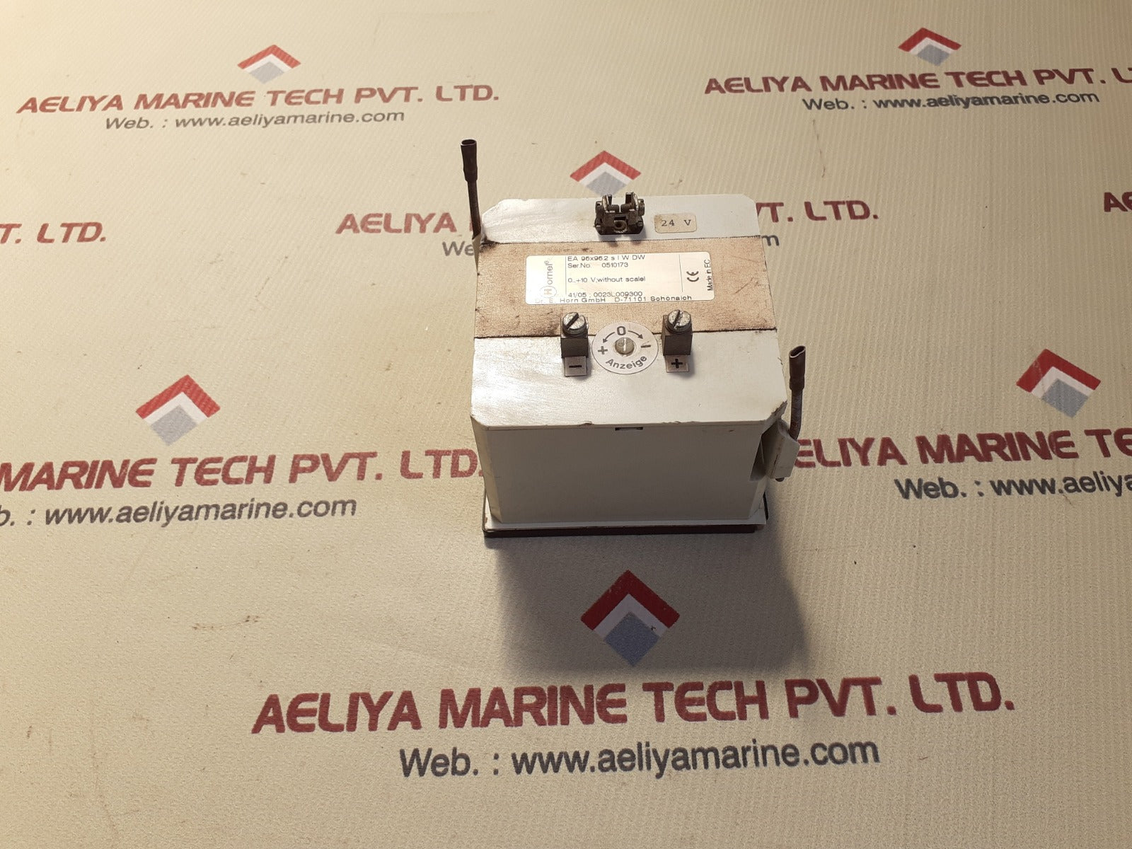 Hornel ea 96x96.2 s|w dw speed indicator