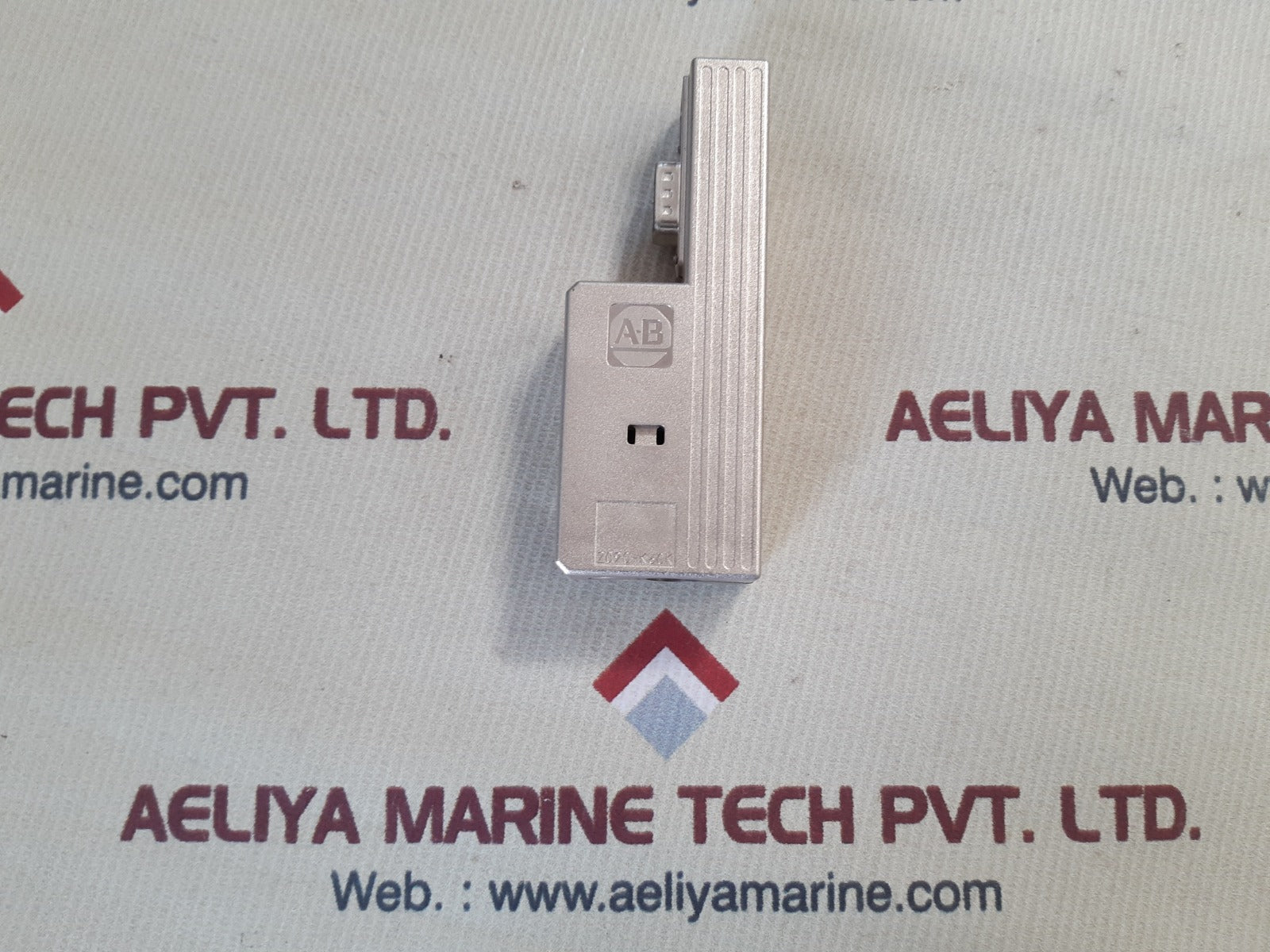 Allen bradley 2090-k6ck-d15m connector