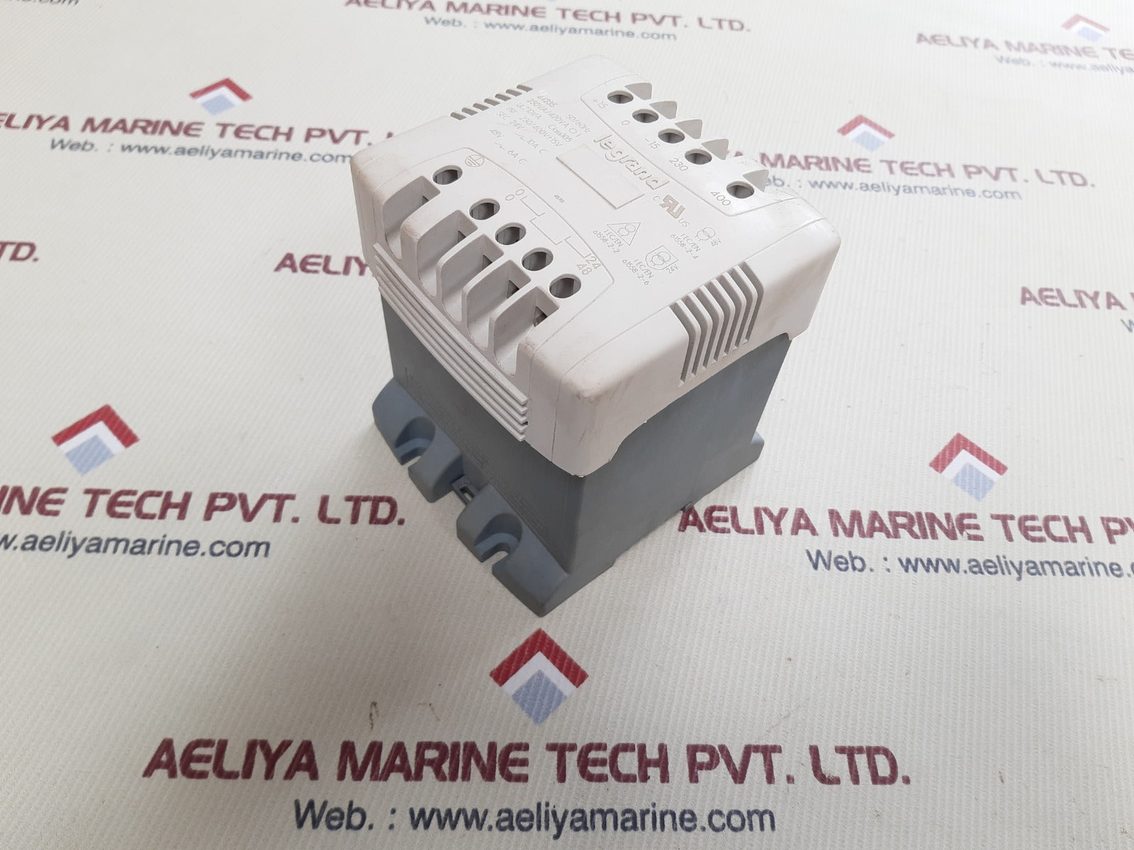 Legrand 44235 50/60hz transformer