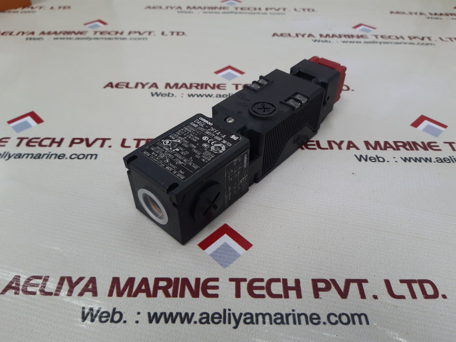 Omron d4gl-2ffa-a guard lock safety-door switch