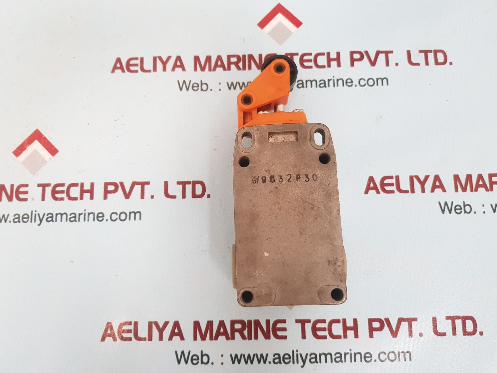 Siemens 3se3 303-0e roller lever limit switch 