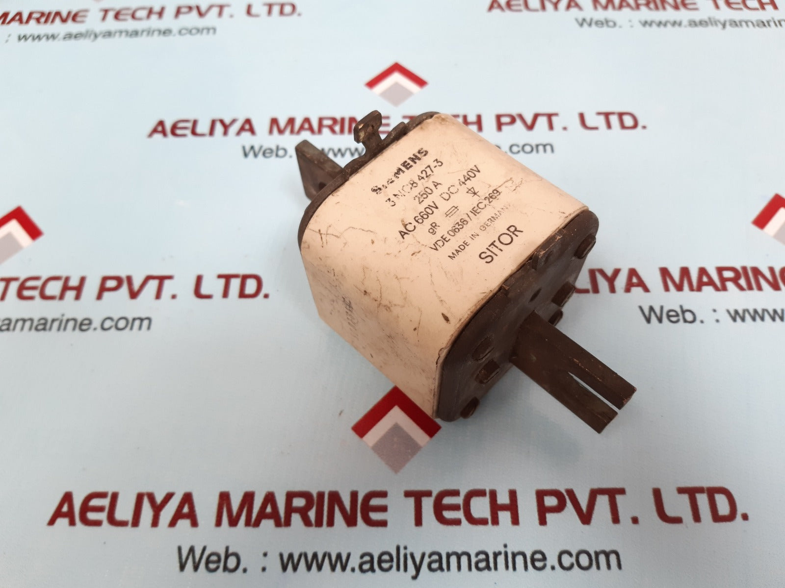 Siemens 3 nc8 427-3 fuse 250a ac660v dc 440v