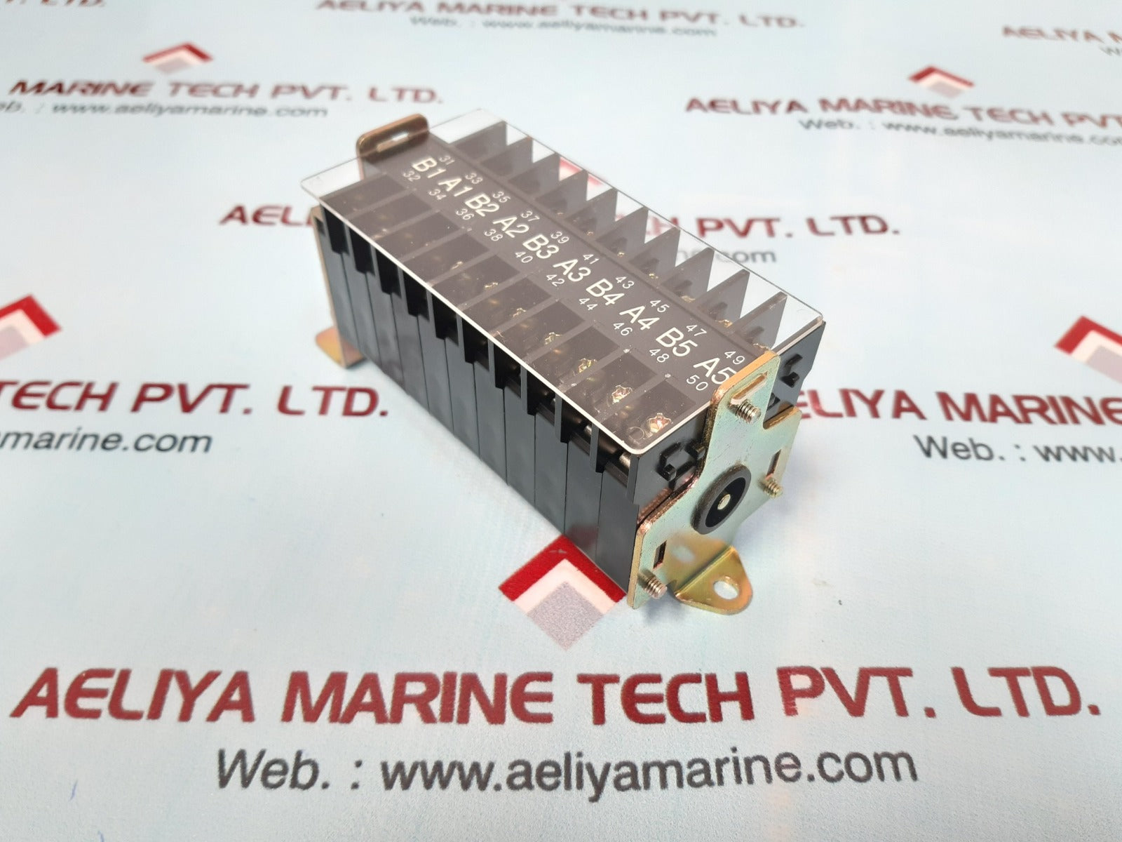 axt-1a Auxiliary switch