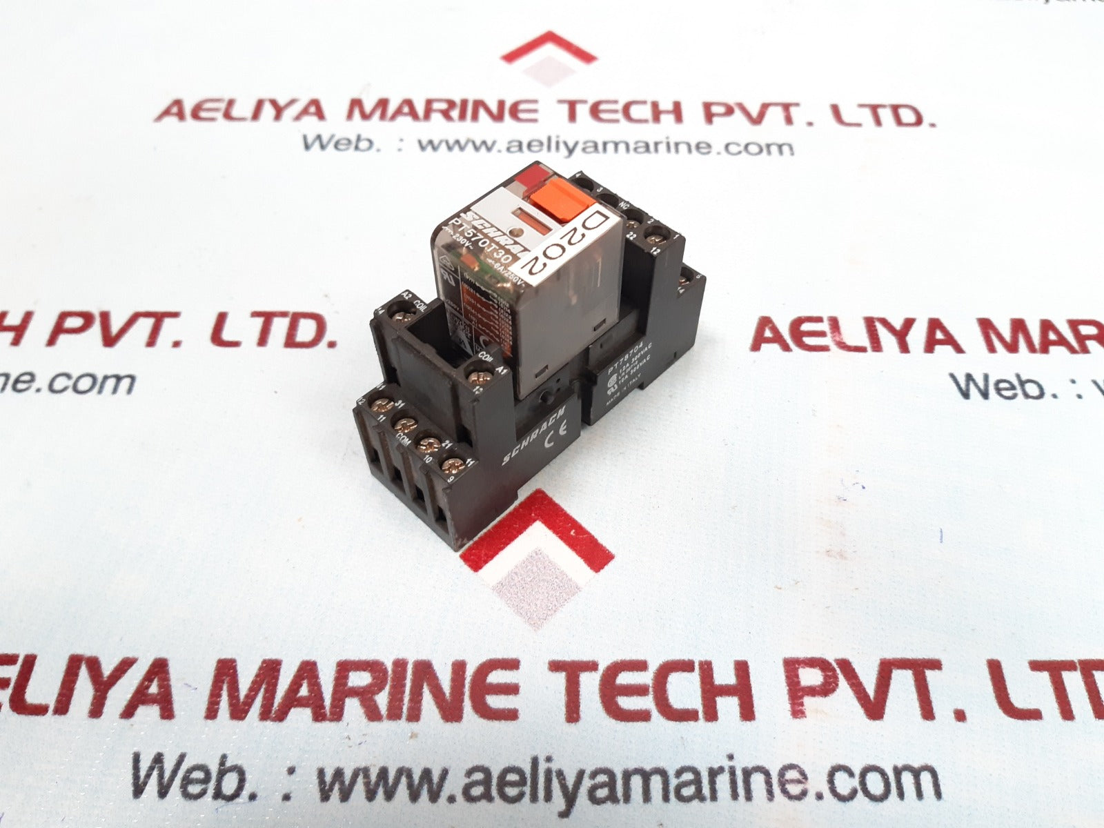 Schrack pt570t30 relay with pt78704 base 