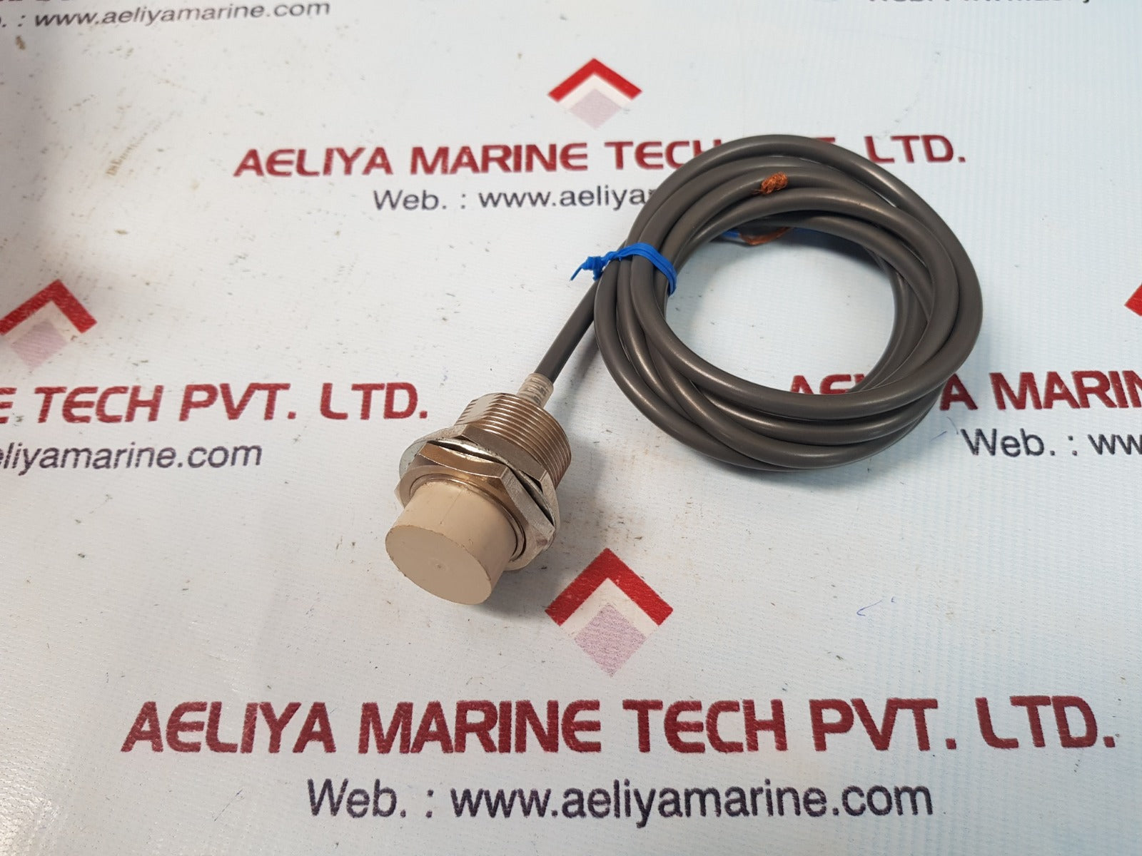 Omron e2e-x18my1 proximity sensor