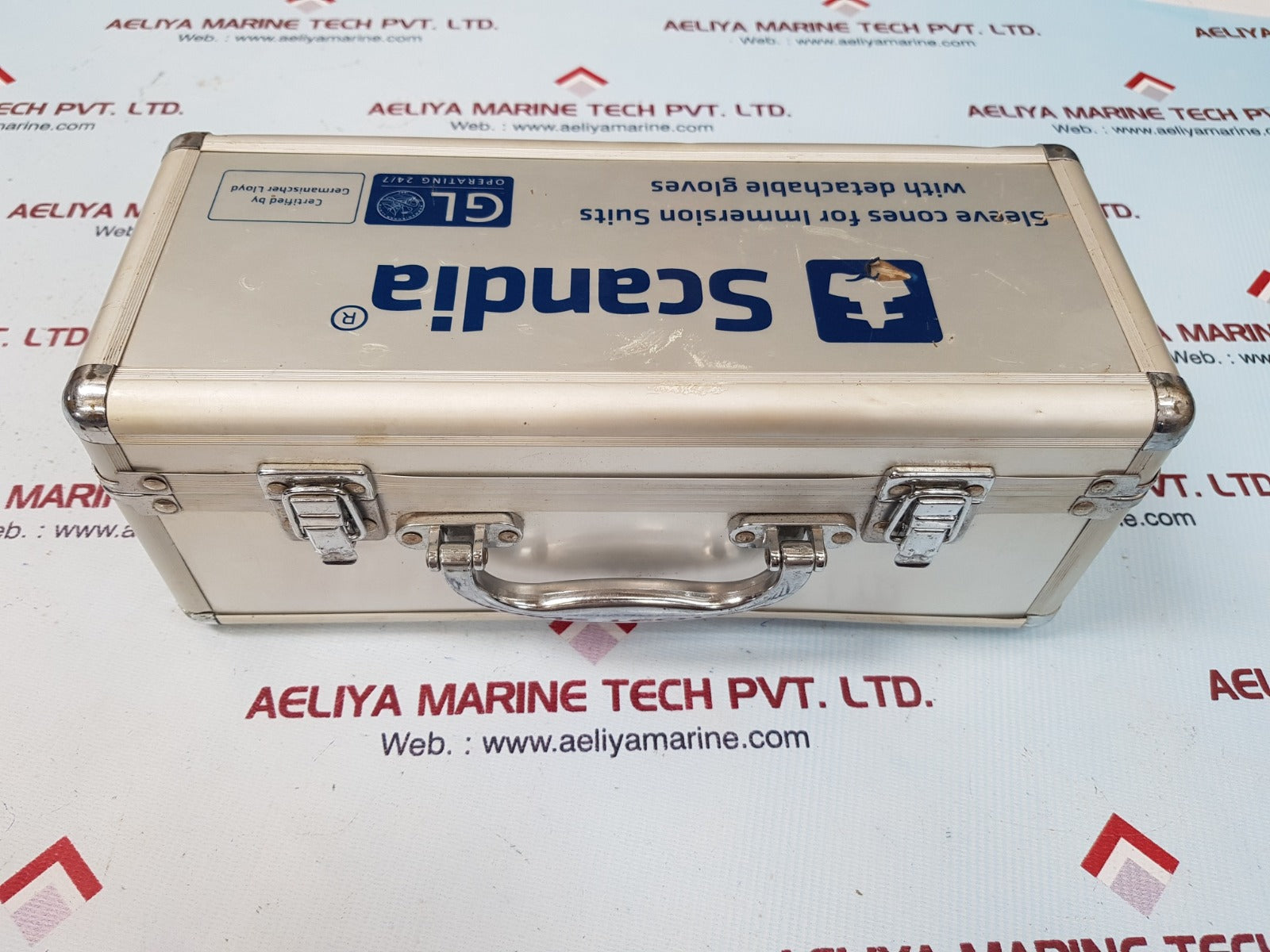 Scandia sleeve cones for immersion suits with detachable gloves