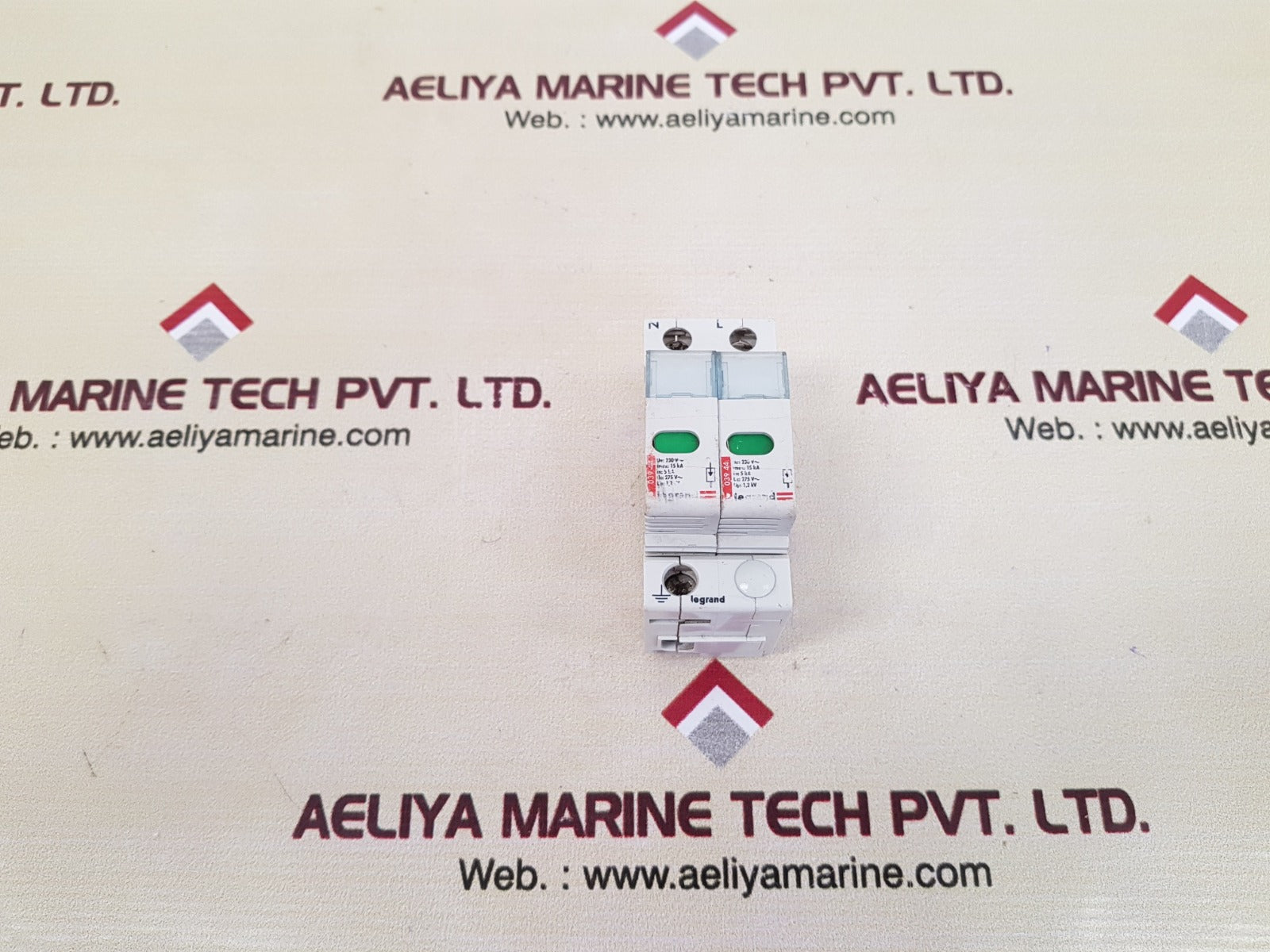 Legrand 039 44 surge protection device