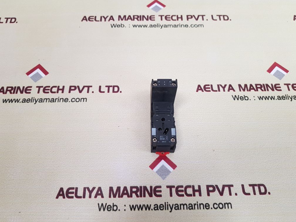 Telemecanique rxze2s108m relay socket 