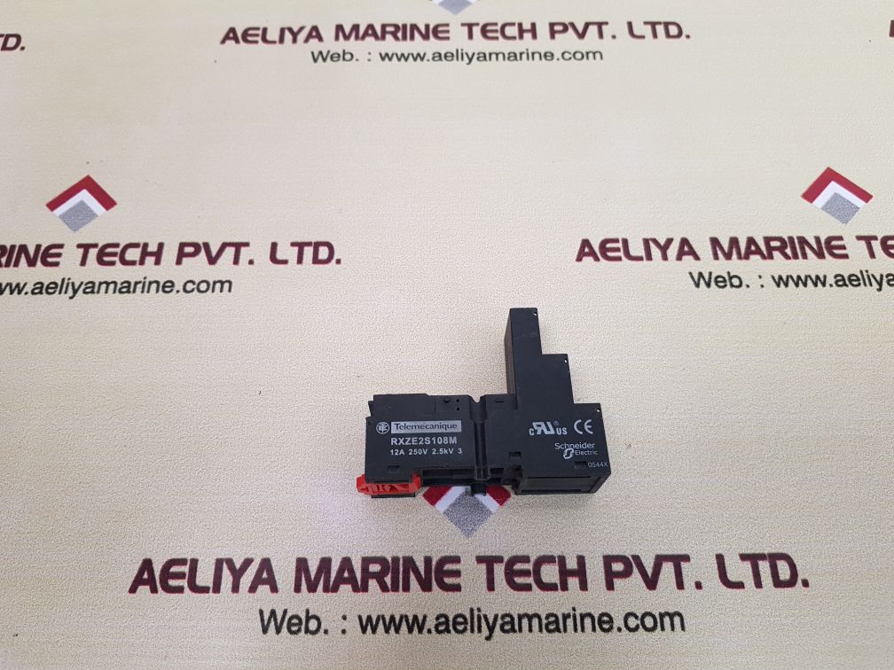 Telemecanique rxze2s108m relay socket 