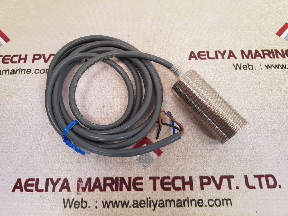Omron E2E2-x10C2 Proximity Sensor 12 To 24Vdc