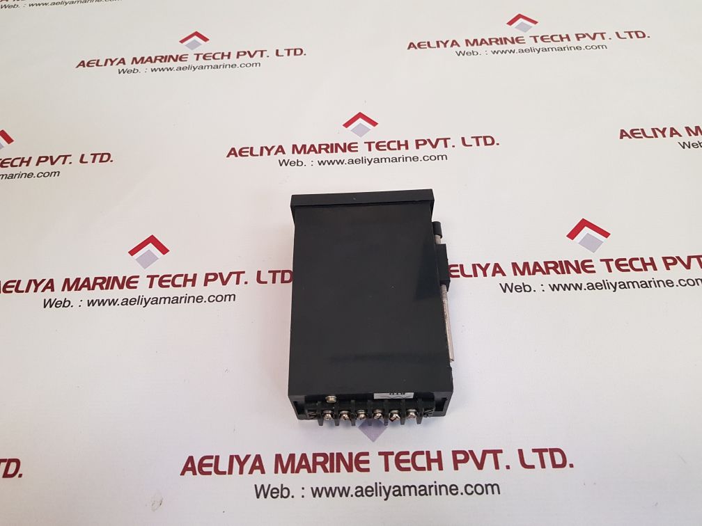 Veksler Instruments Temperature Sensor Veksler i-19 series digital temperature indicator – Aeliya Marine