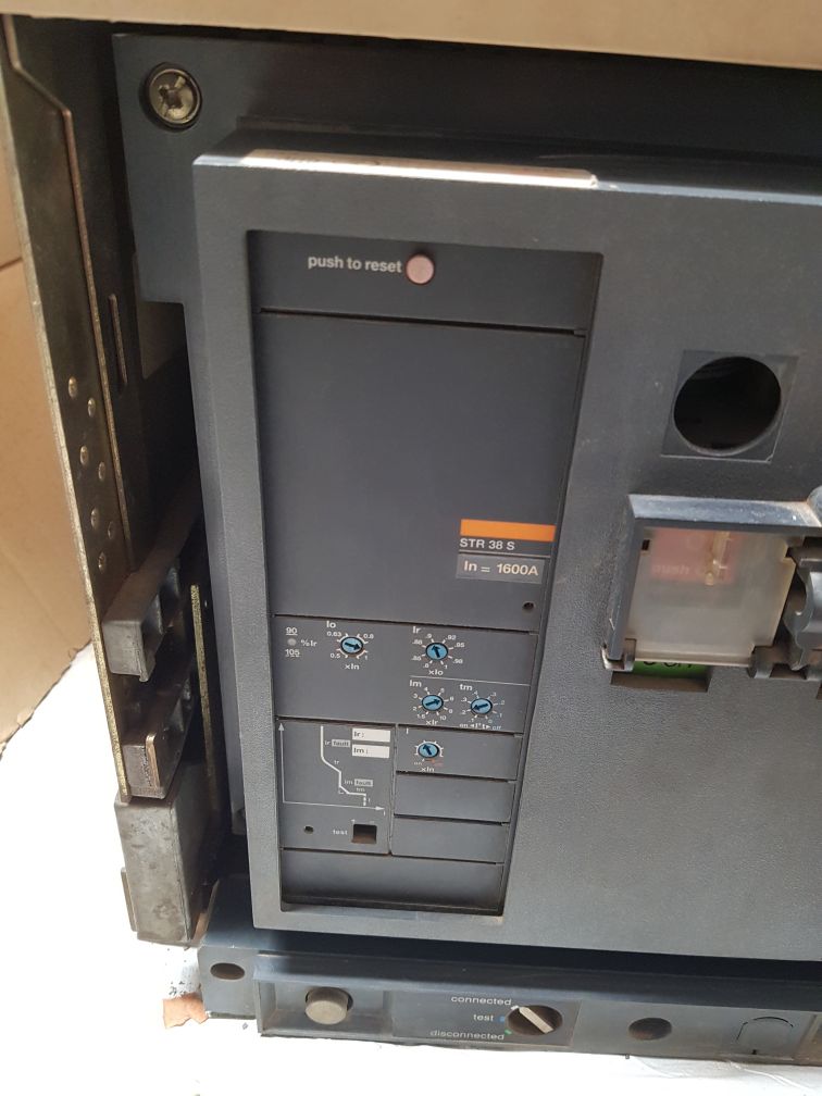 Merlin gerin masterpact m16 h1 circuit breaker str 38 s