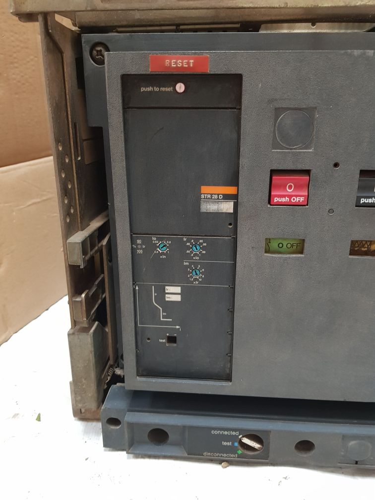 Merlin gerin masterpact m16 n1 circuit breaker str 28 d
