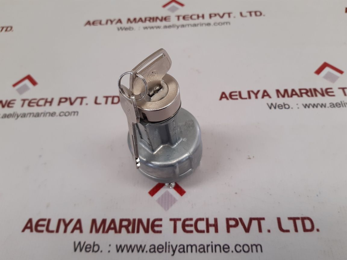 Daihatsu Diesel M700101110Z Starter Switch & Key Set D1-28-151