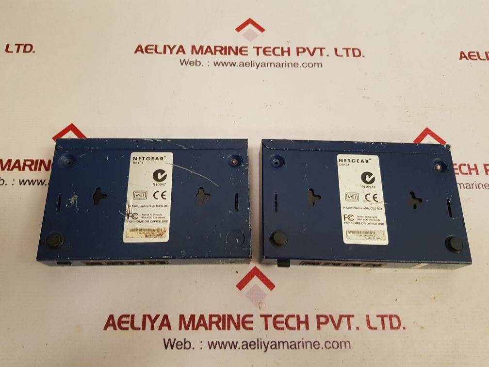 Netgear Dual Speed Hub Switch Ds104 4-ports 100Mbps/10Mbps