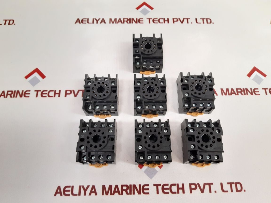 Set of 7x Omron pf113a-e relay base