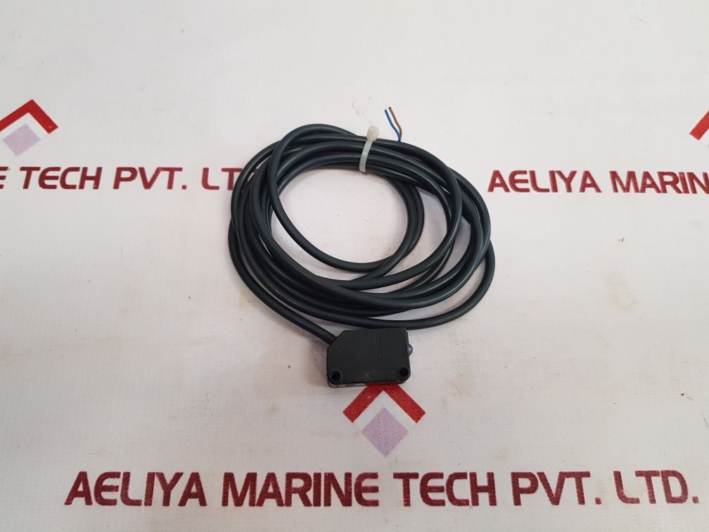 Omron E3Z-t81-l Photoelectric Switch