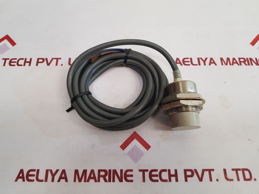 Omron E2E-x18My2 Proximity Switch Used