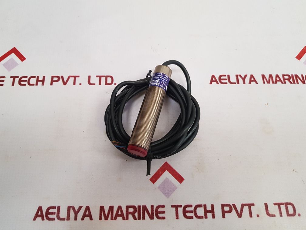 Telemecanique Xu9-m18Np340 Photoelectric Sensor