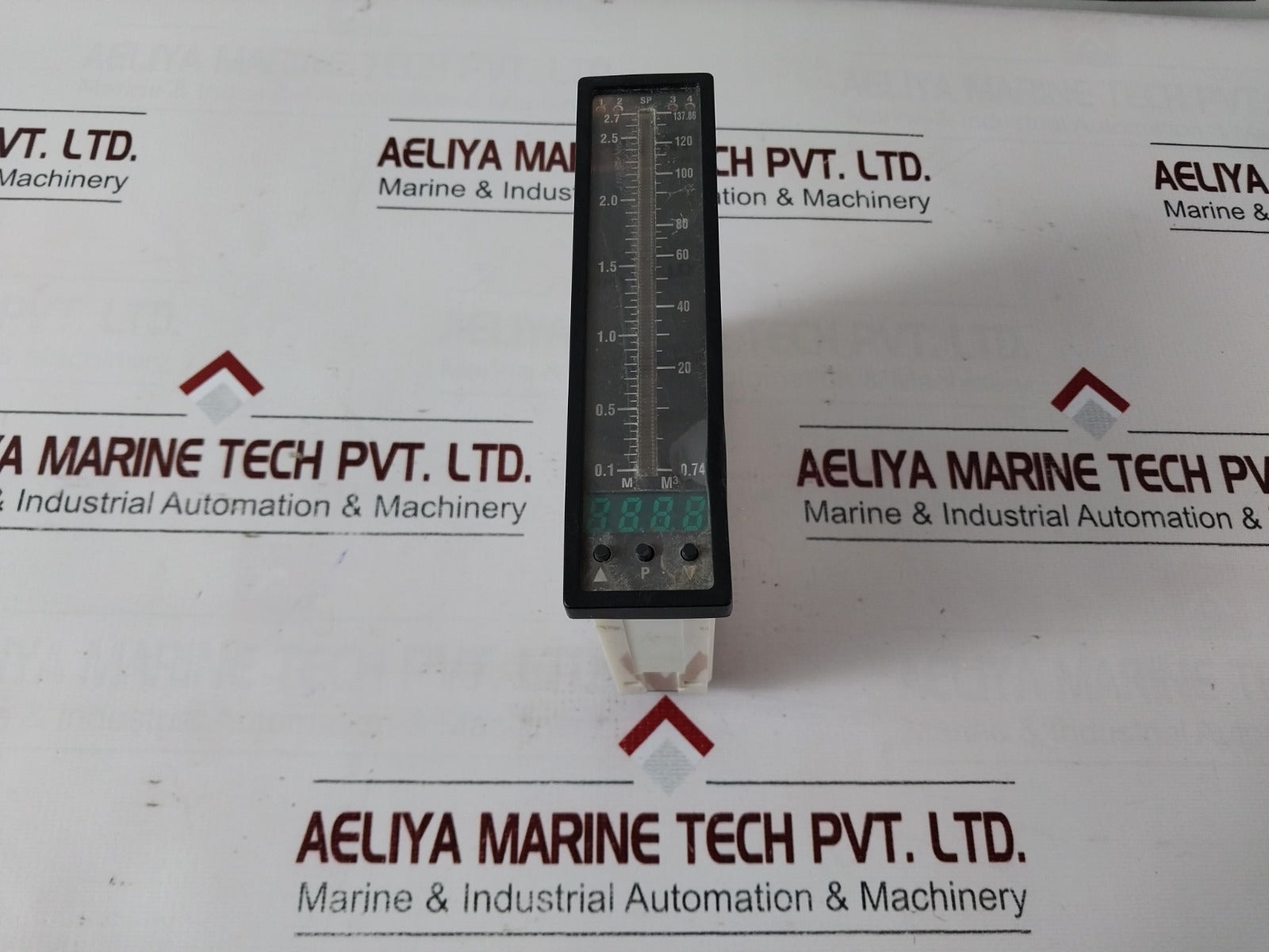 Texmate Fl-b101D40 Bargraph Meter Barscale:0.1-2.7 M,Digital Reading:0.7-137.8M3
