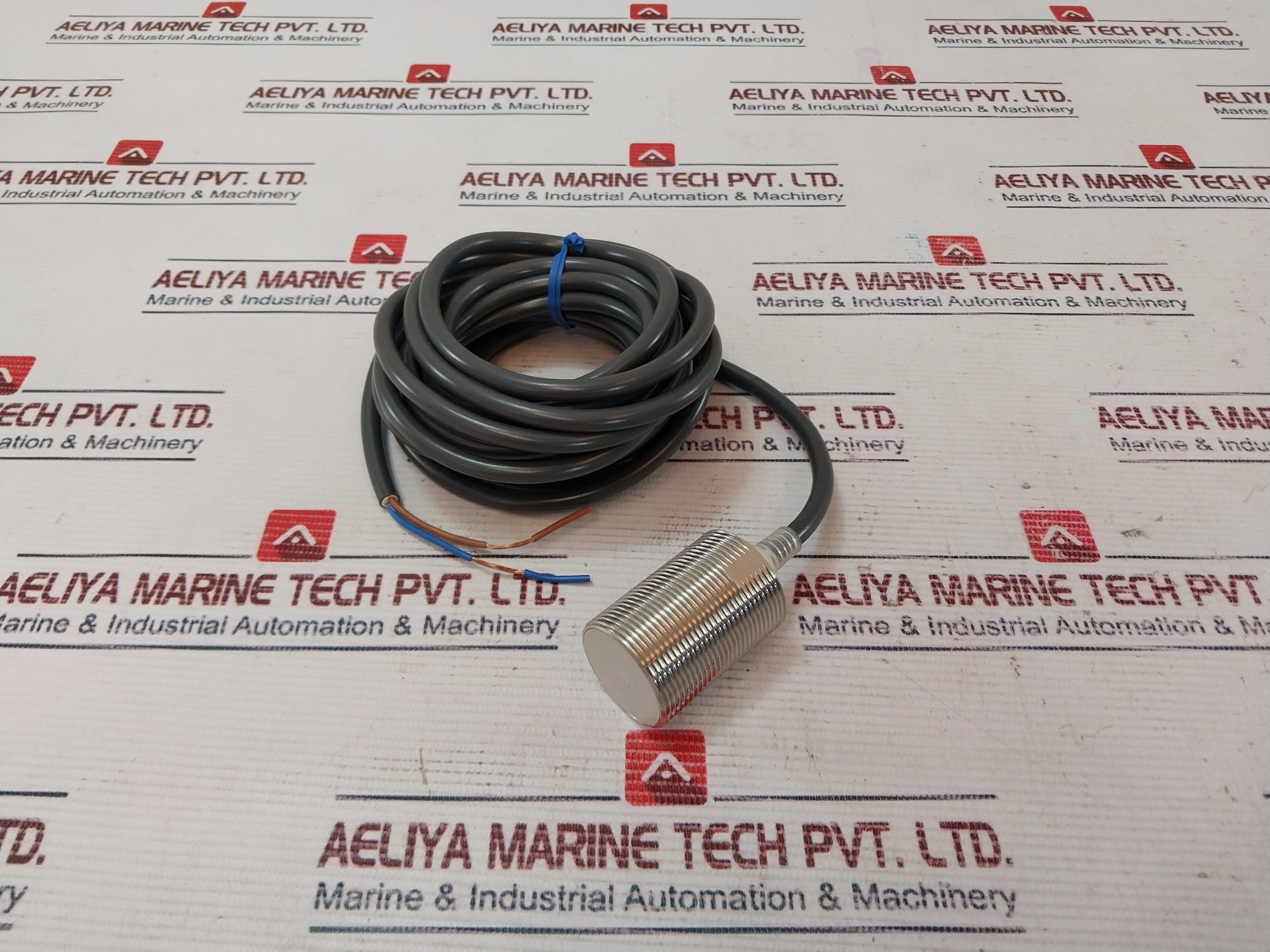 Omron E2E-x10Y1 Proximity Sensor With Cable 24 To 240Vac