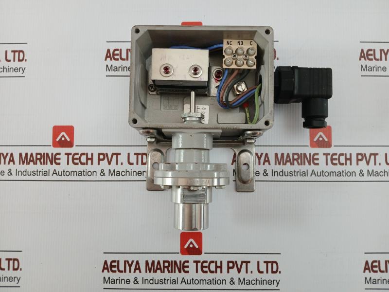 C1-v404M-s2N-s3-g1-y-x1 Beta Temp/Pressure Switch