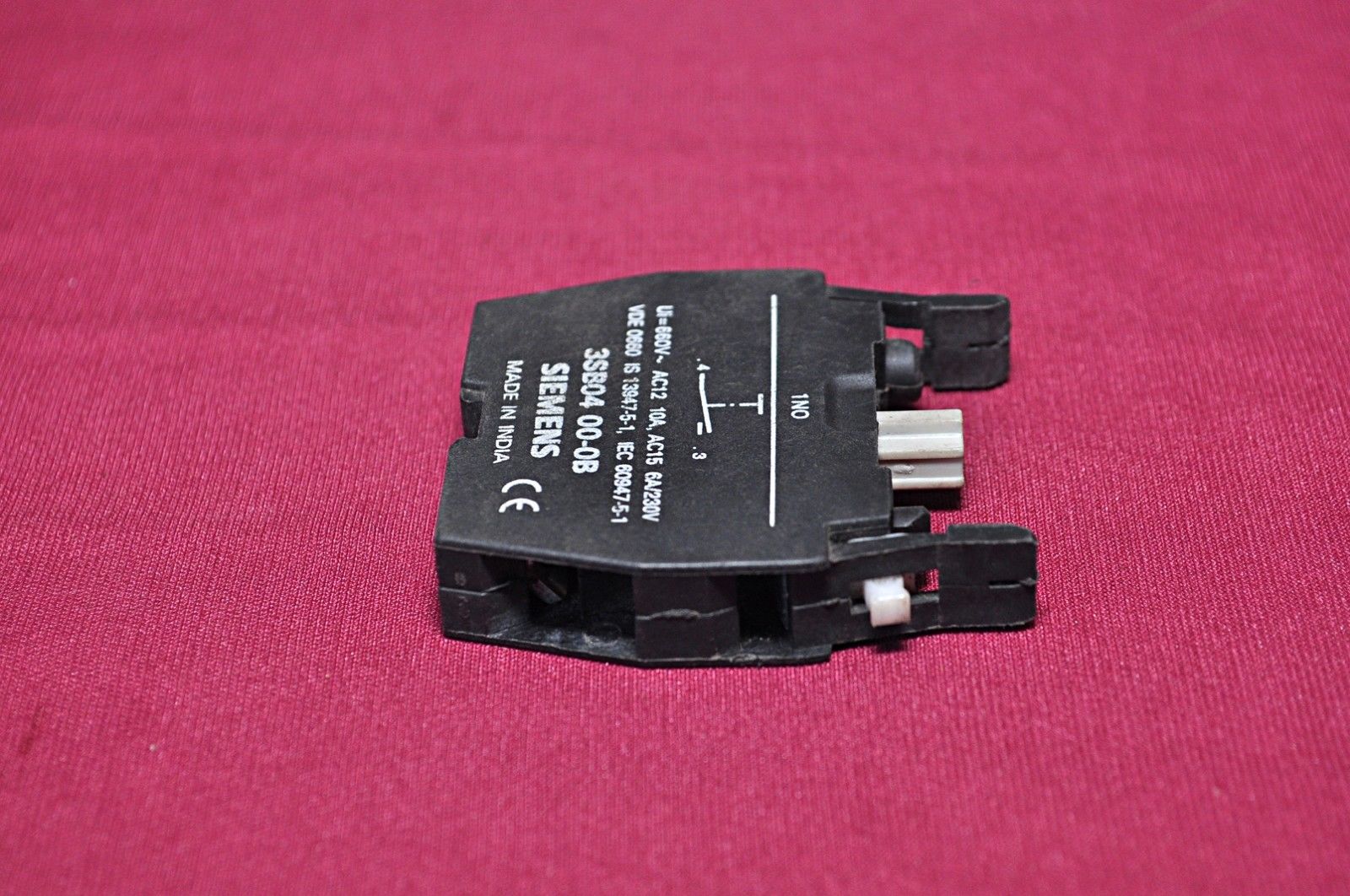 lot of 8x Siemens 3sb04 00-0b 660v~