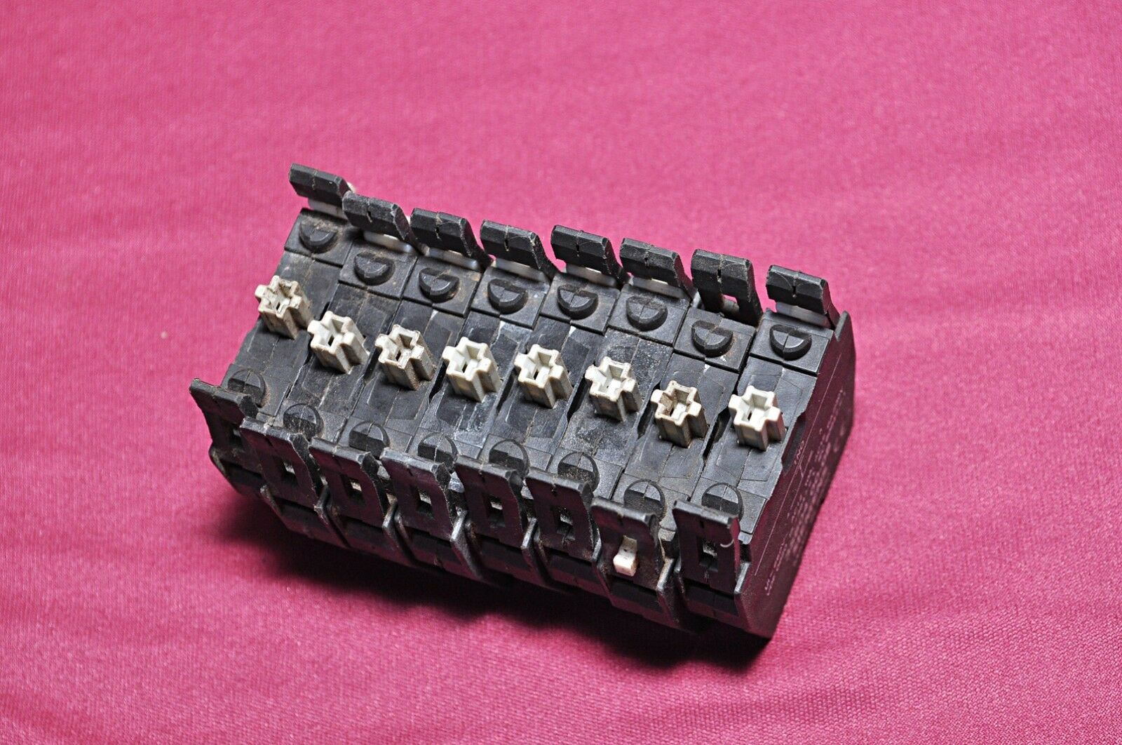 lot of 8x Siemens 3sb04 00-0b 660v~