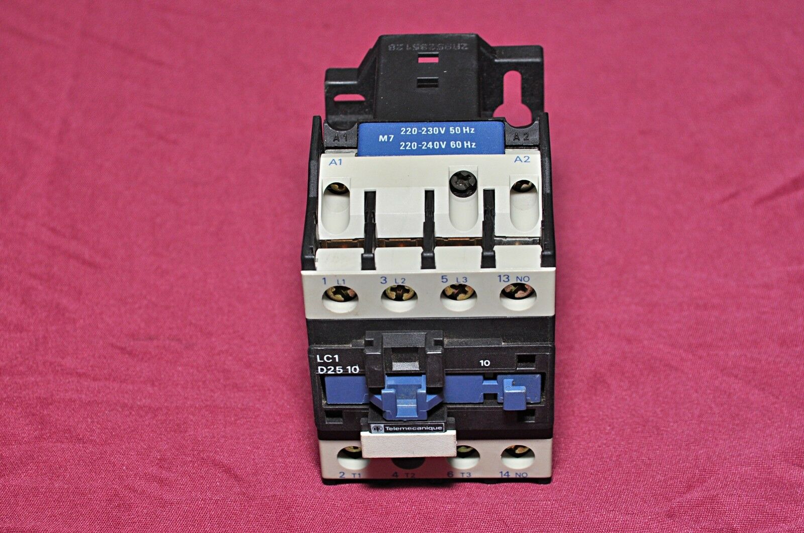 Telemecanique lc1 d2510m7 contactor