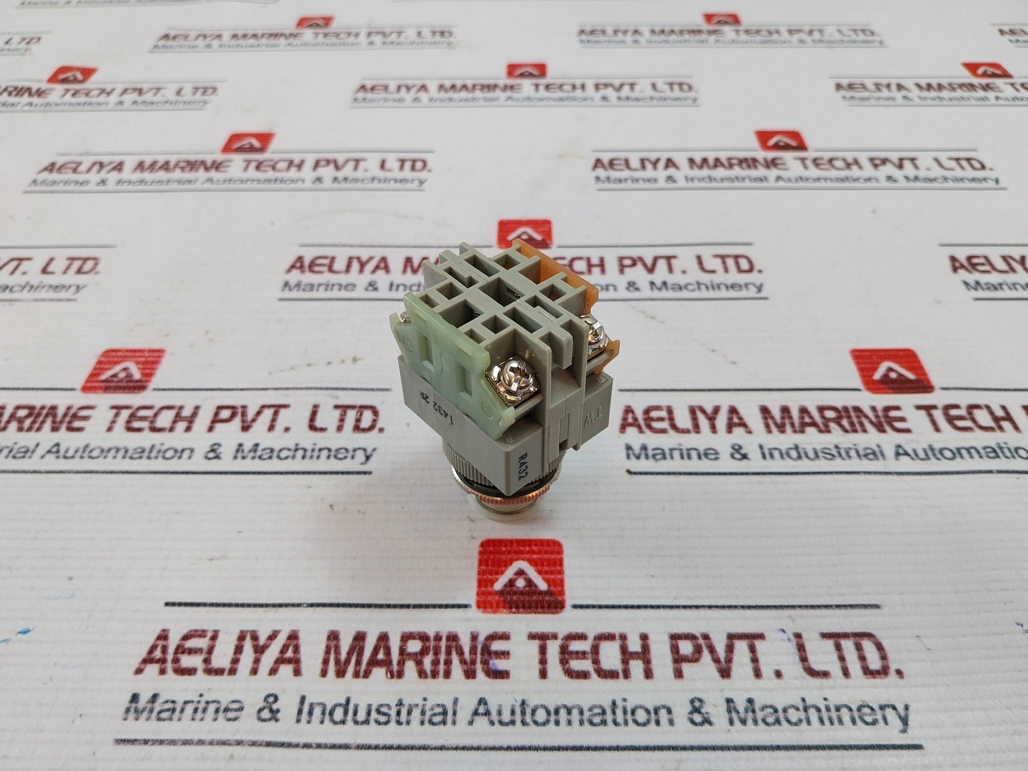 Idec 41-10650 Pushbutton Control Unit 300Vac 5A