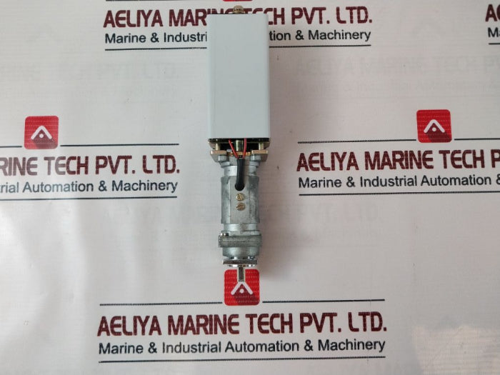 976112 Switch Tpl (Light Push Turn)