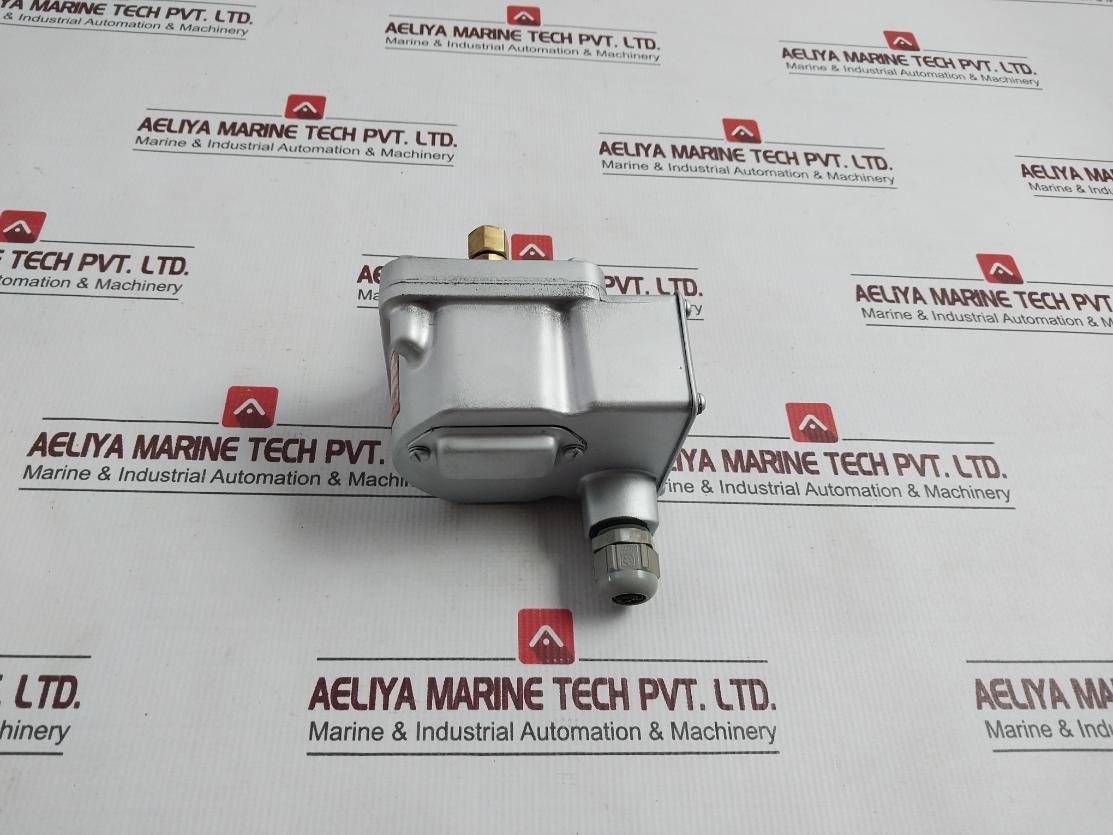 Barksdale D2T-h18 Pressure Switch 4 Bar ~Ac V/A: 480/3