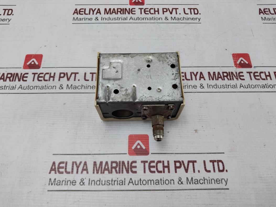 Danfoss Kp1 Pressure Switch Pb 17 Bar/Mwp 245 Psig Ac 15 10A