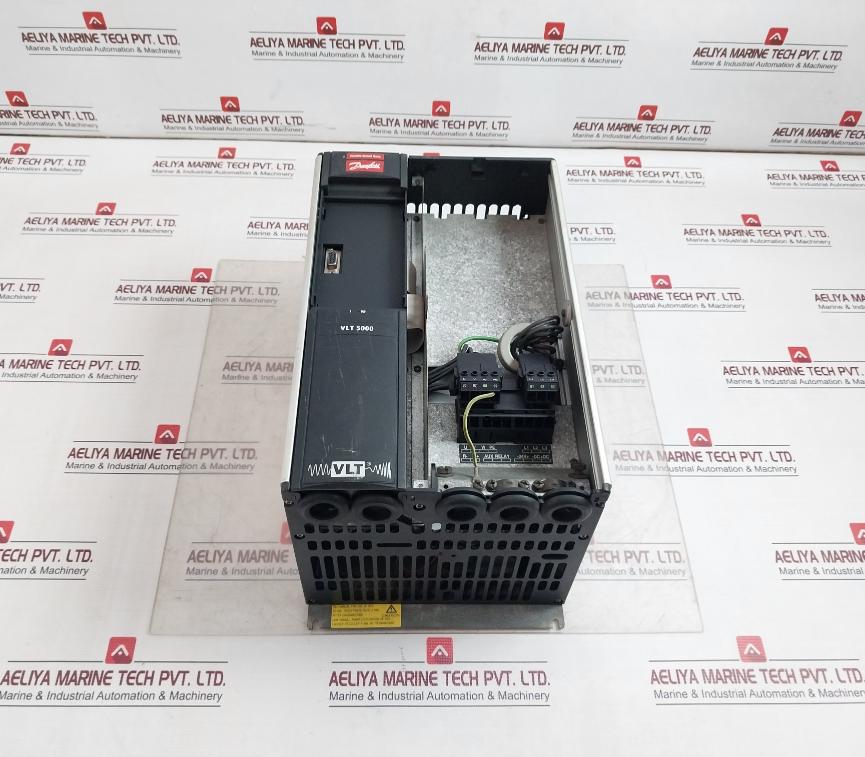 Danfoss 5004 175Z0107 Variable Speed Drive 3X200-240V 50/60Hz 9.5A Tp100