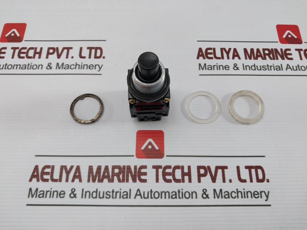 General Electric Cr 104 G Oil Tight Pushbutton Switch 750V