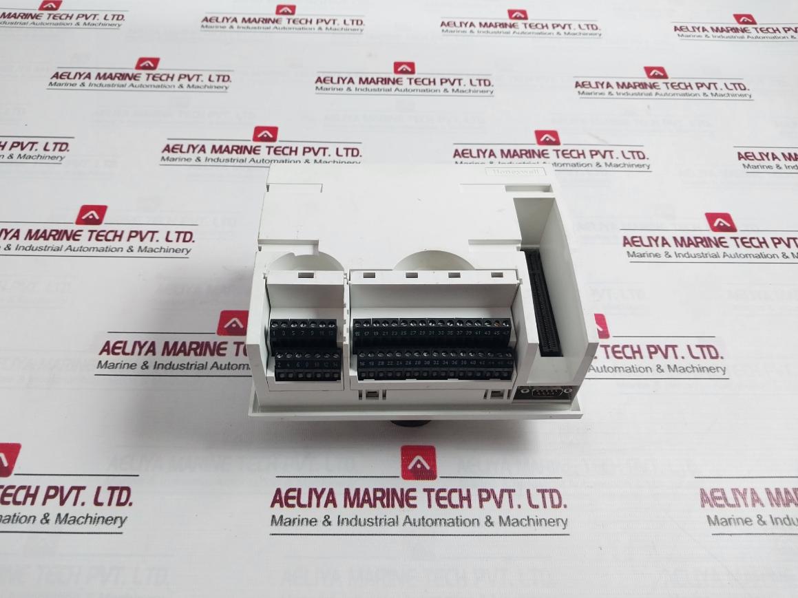 Honeywell Xl50 Programmable Controller 50/60Hz Ip30 Max. 10Va