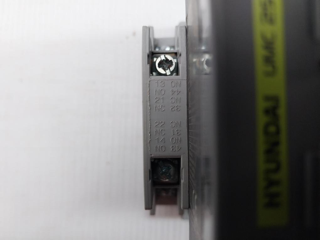 Umc 25 Ac Magnetic Contactor 200-220v By Hyundai 50/60hz