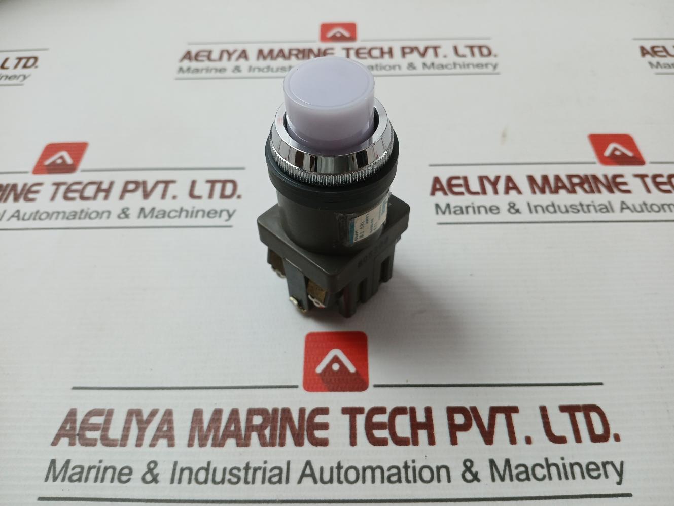 Idec Push Button Switch 18v 2w 50-60 Hz
