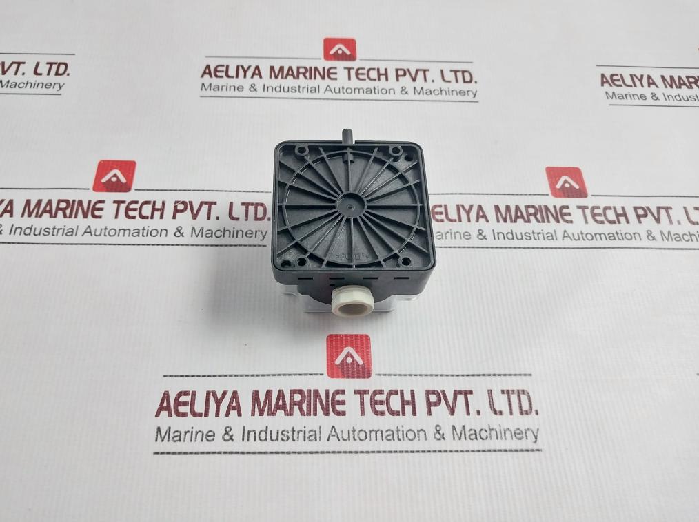 Johnson Controls P233A-4-aa Pressure Switch Max 300 Mbar 0.5-4 Mbar